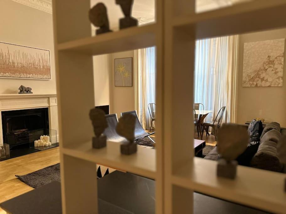 Stunning 2 Bed/2Bath Flat In Heart Of Kensington Apartment London Exterior photo