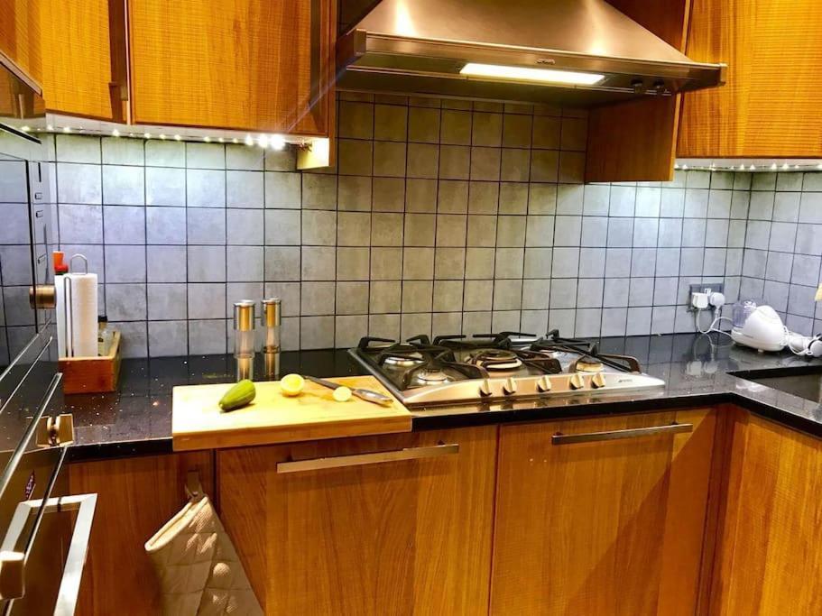 Stunning 2 Bed/2Bath Flat In Heart Of Kensington Apartment London Exterior photo